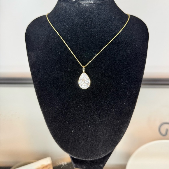 NWT Melinda Maria She's So Stunning Teardrop Necklace Gold/White Diamondette - Picture 3 of 5
